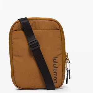NWOT - Lululemon Easy Access Crossbody Bag